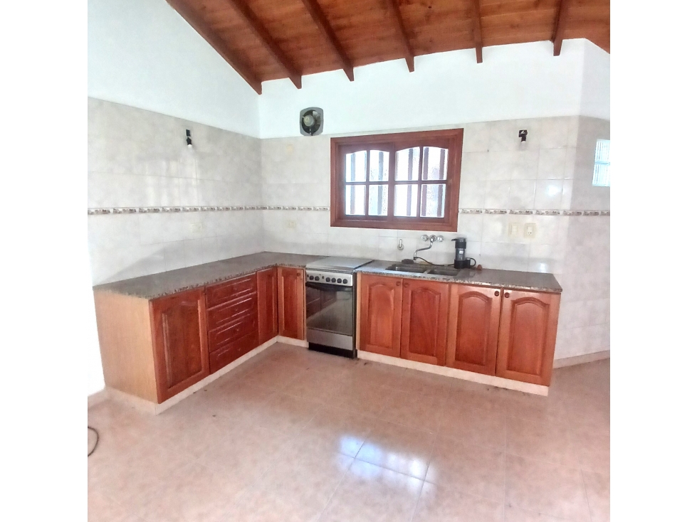 CHALET 3 AMB, GARAGE, TROTADORA, PATIO FRANCIA 1827 DON BOSCO — foto 6