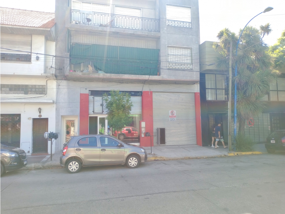 Galpon/Deposito sobre calle San Juan e/Av. Colon y Bolivar - 2