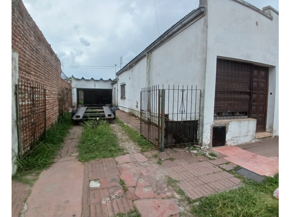 VENTA CASA 3 AMB. ENTRADA P/ VEHICULOS, DEPOSITO O TALLER, PARQUE — foto 2