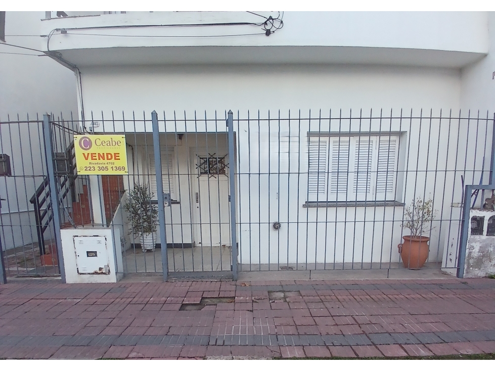 PH 3 AMBINETES PLANTA BAJA AL FRENTE INDEPENDIENTE ZONA COLON AL 4400