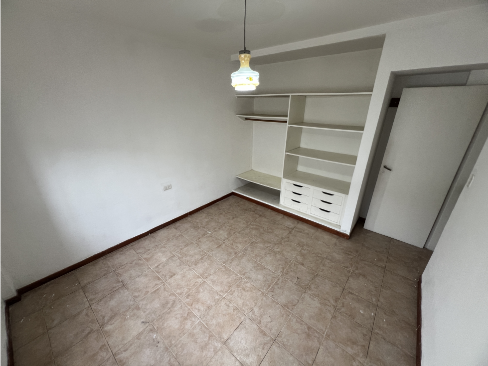 Casa 3 amb. Garage, galpon y terraza. Barrio Don Bosco — foto 4
