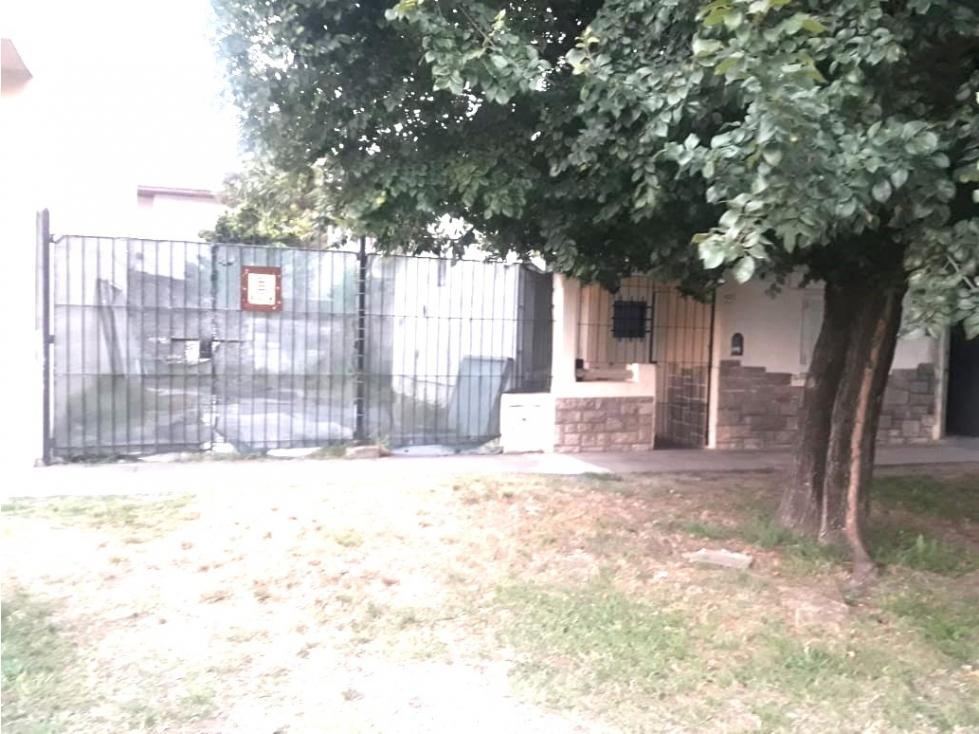 VENTA CHALET 3 AMB PARQUE, ENTRADA DE AUTOS COLON 6400 — foto 3