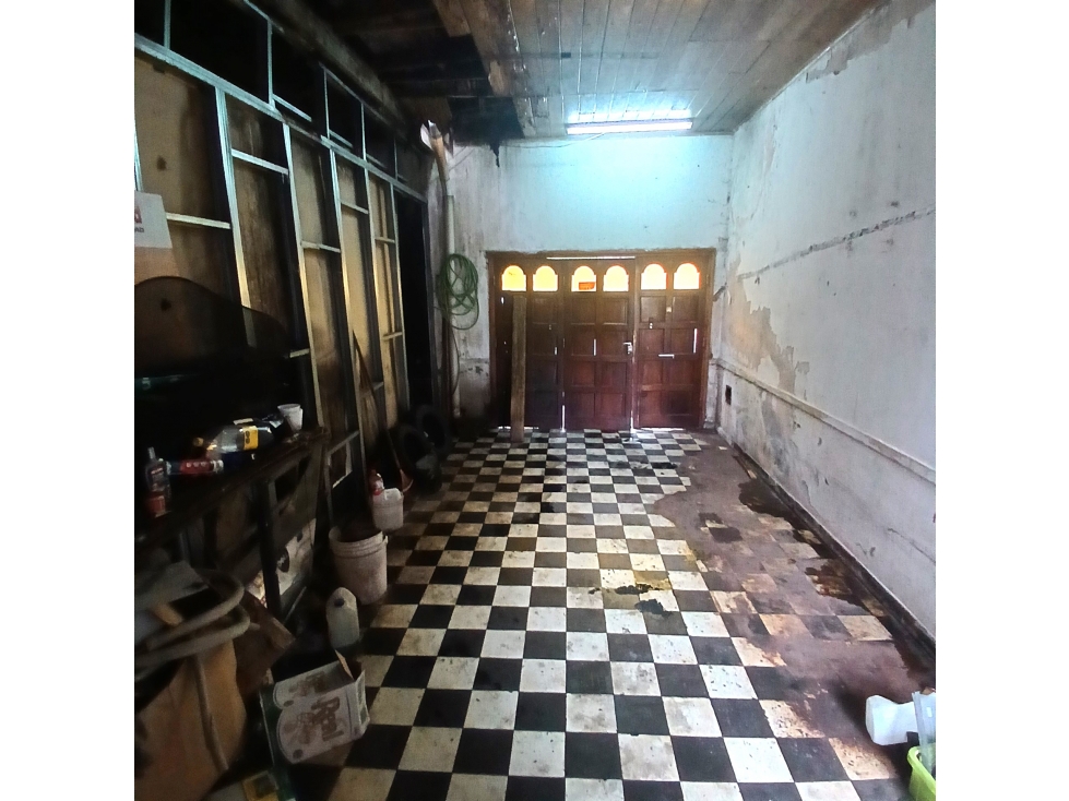 VENTA LOTE CON LOCAL Y VIVIENDA A RECICLAR O DEMOLER MORENO 4756 — foto 2