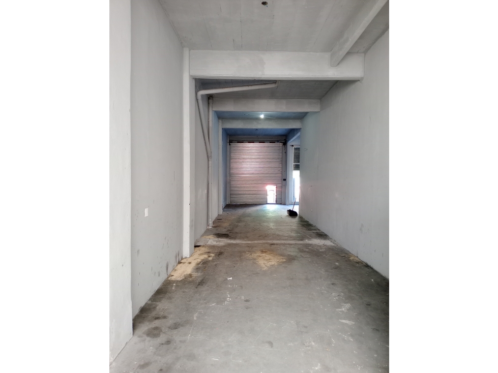 Galpon/Deposito sobre calle San Juan e/Av. Colon y Bolivar - 6