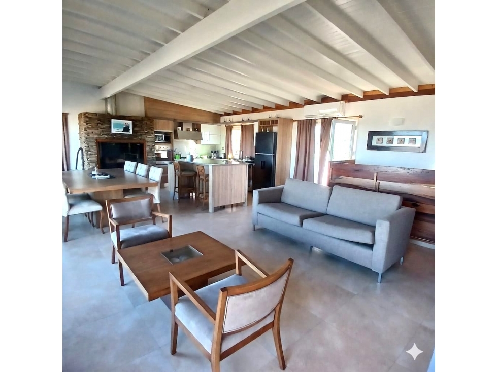 VENTA ESPECTACULAR CASA FRENTE AL MAR, PARQUE, PISCINA , LA CALETA - 1