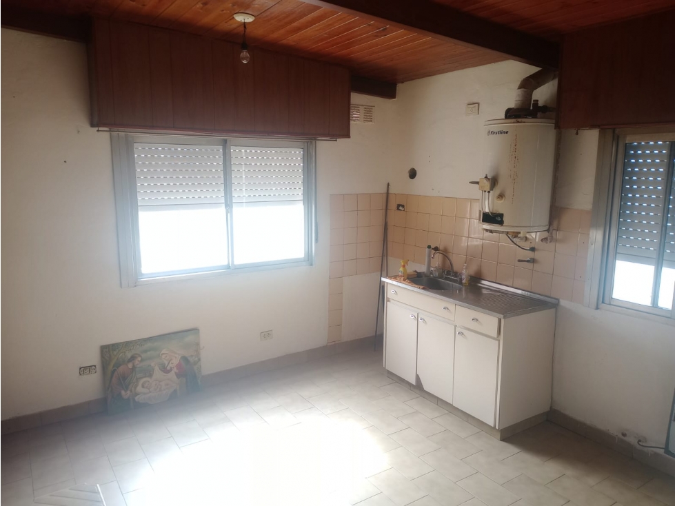 VENTA PH 1 AMBIENTE DIVISIBLE PATIO PB BARRIO LAS AMERICAS facilidades
