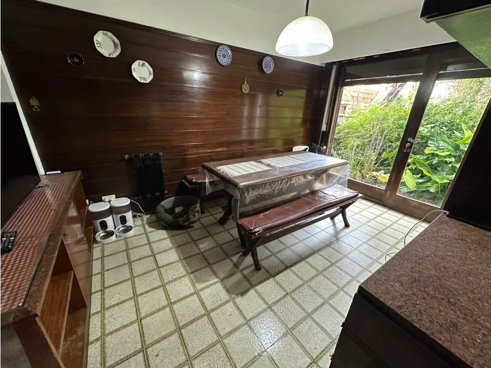 CHALET 5 AMBIENTES CON PARQUE Y PISCINA Bº DIVINO ROSTRO