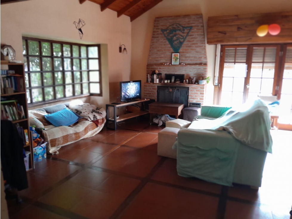 VENTA CHALET 4 AMBIENTES CON DEP. Y GARAGE DOBLE - APTO CREDITO