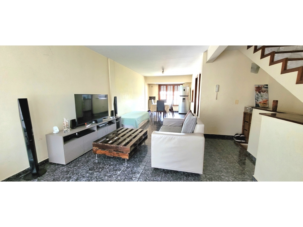 DUPLEX 4 AMB. CON GARAGE Y PATIO CON PARRILLA