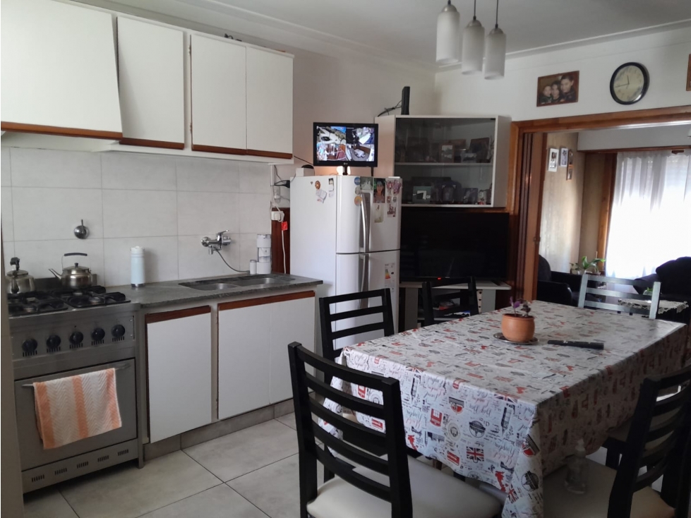 VENTA CASA APTO CREDITO 3 AMBIENTES CON GARAGE DOBLE, PATIO Y LAVADERO