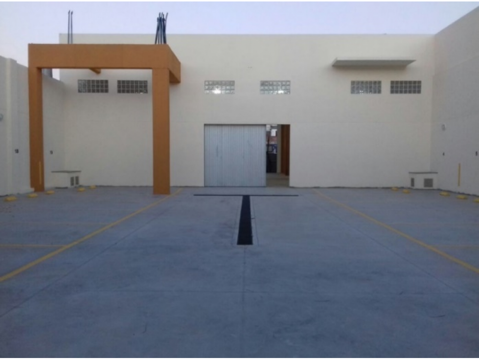 GARAGE CON ESPACIO AEREO APROBADO en EXCEPCIONAL UBICACION — foto 2