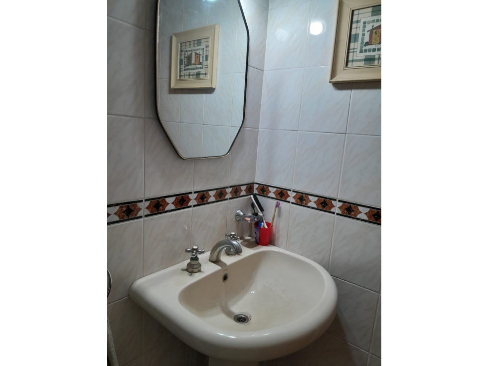 VENTA CHALET 4 AMBIENTES CON DEP. Y GARAGE DOBLE - APTO CREDITO — foto 2
