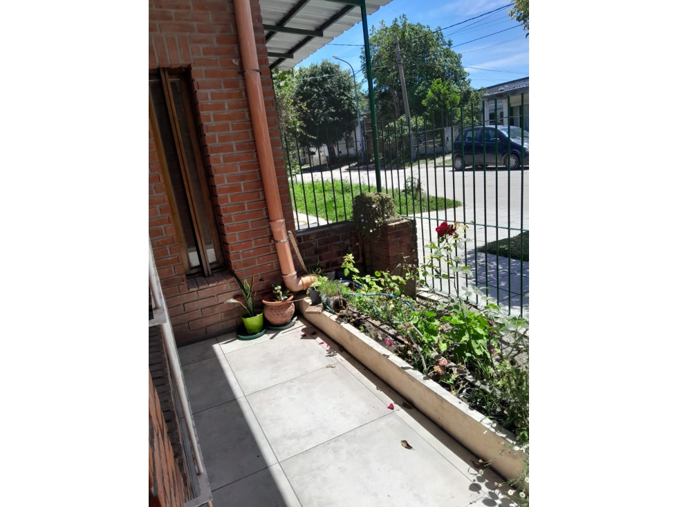 VENTA CASA APTO CREDITO 3 AMBIENTES CON GARAGE DOBLE, PATIO Y LAVADERO — foto 2