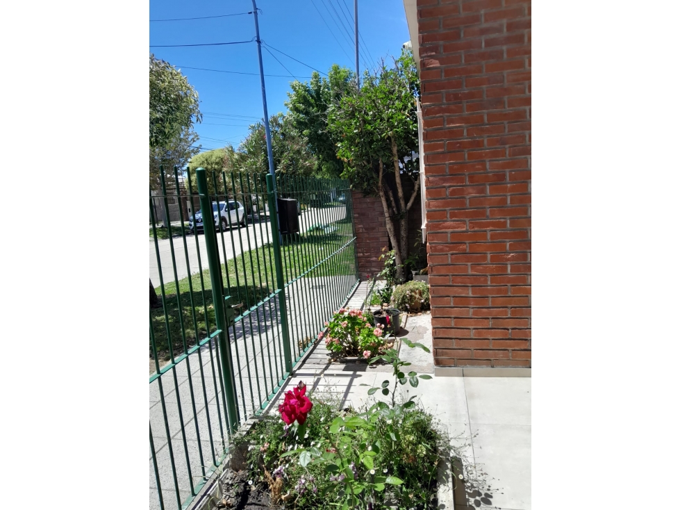 VENTA CASA APTO CREDITO 3 AMBIENTES CON GARAGE DOBLE, PATIO Y LAVADERO — foto 3
