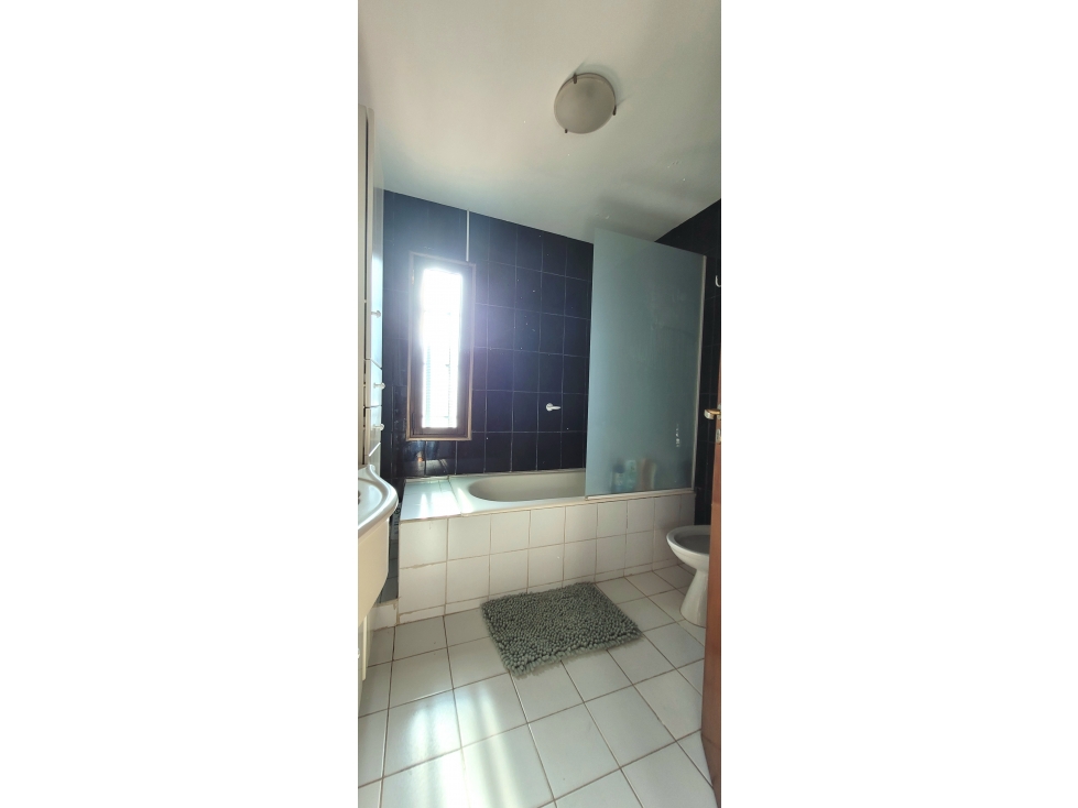 IMPECABLE CHALET 4 AMB. A/CREDITO PARQUE, GGE DOBLE QUINCHO C/PARRILLA — foto 3