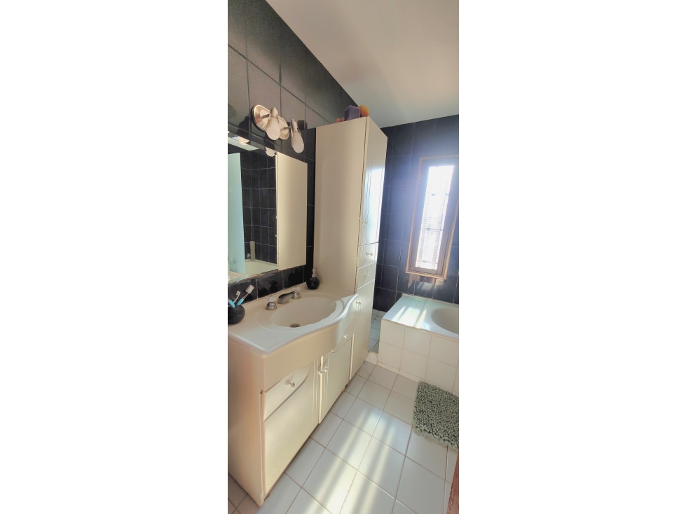 IMPECABLE CHALET 4 AMB. A/CREDITO PARQUE, GGE DOBLE QUINCHO C/PARRILLA — foto 5