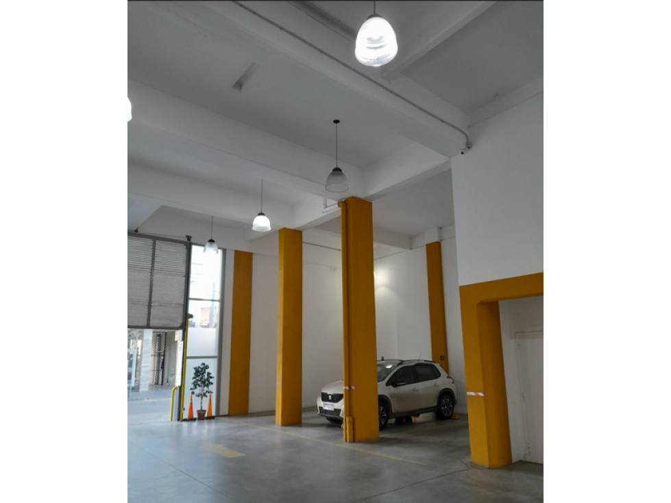 GARAGE CON ESPACIO AEREO APROBADO en EXCEPCIONAL UBICACION — foto 4