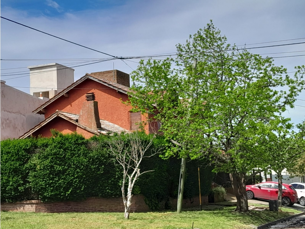 VENTA CHALET 4 AMBIENTES CON DEP. Y GARAGE DOBLE - APTO CREDITO — foto 4