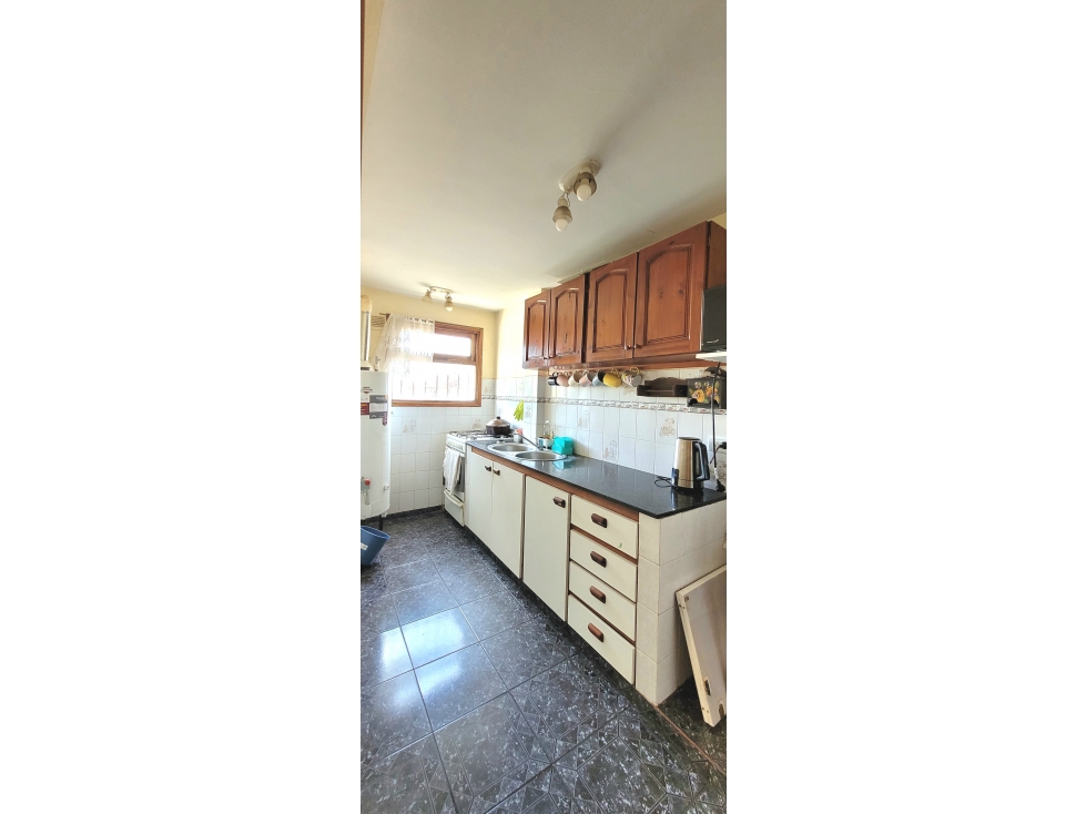 DUPLEX 4 AMB. CON GARAGE Y PATIO CON PARRILLA — foto 4