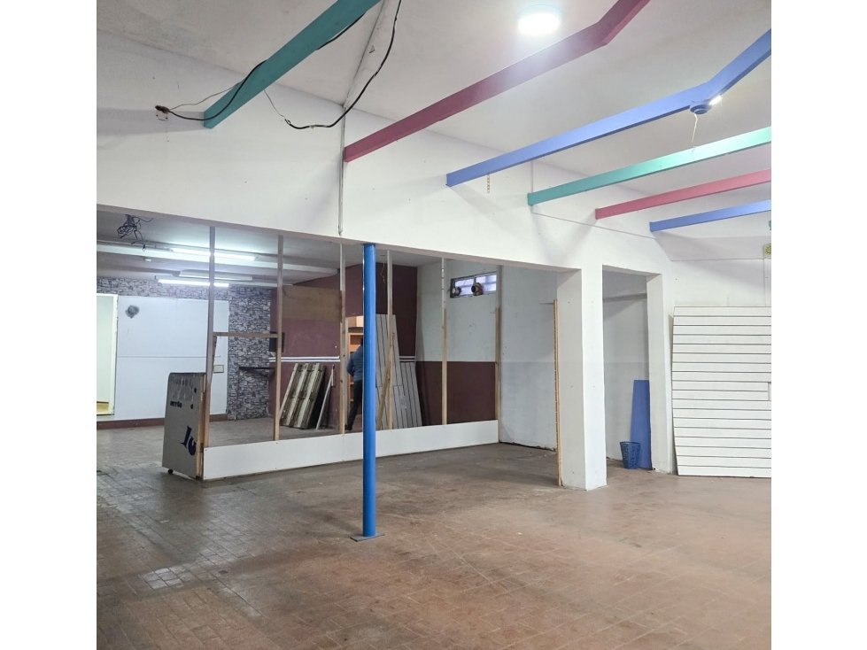 Local 213m2 - Apto crédito - Av. Jacinto Peralta Ramos y Puán — foto 4