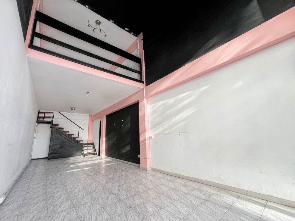 Local + espacio para auto descubierto- Salta y Rivadavia — foto 2