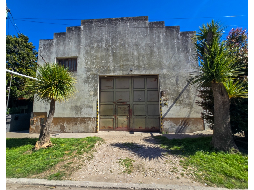 Deposito 430m2 - Balcarce y Tierra del Fuego - 2
