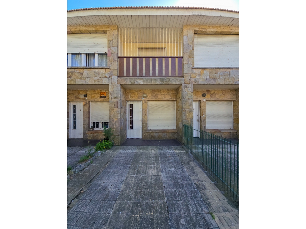 Dúplex 4 amb. con patio y e/ para vehículo - French y Funes — foto 2