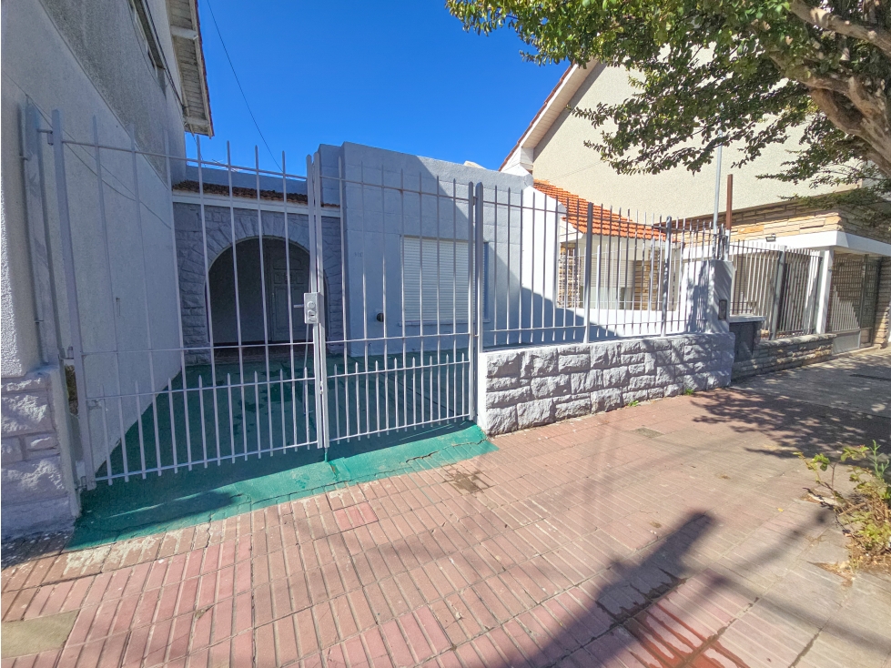 Chalet PH frente 3 amb. c/patio y e/ de auto - 12 de Octubre y Galicia