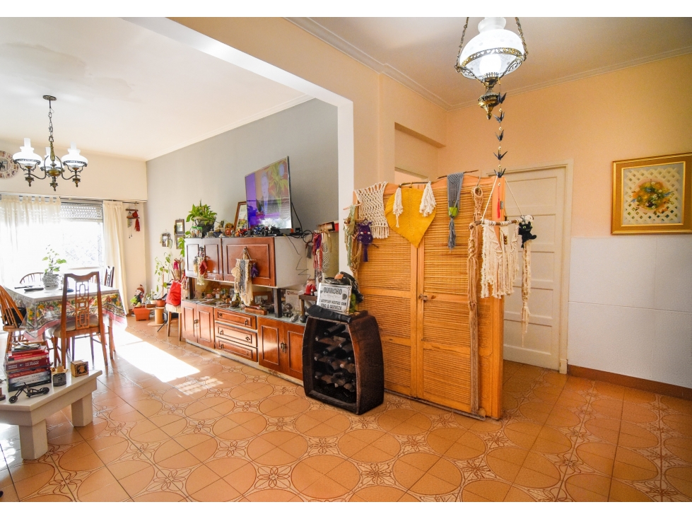 Departamento 3 amb. con balcón al frente - Av. Libertad y Misiones