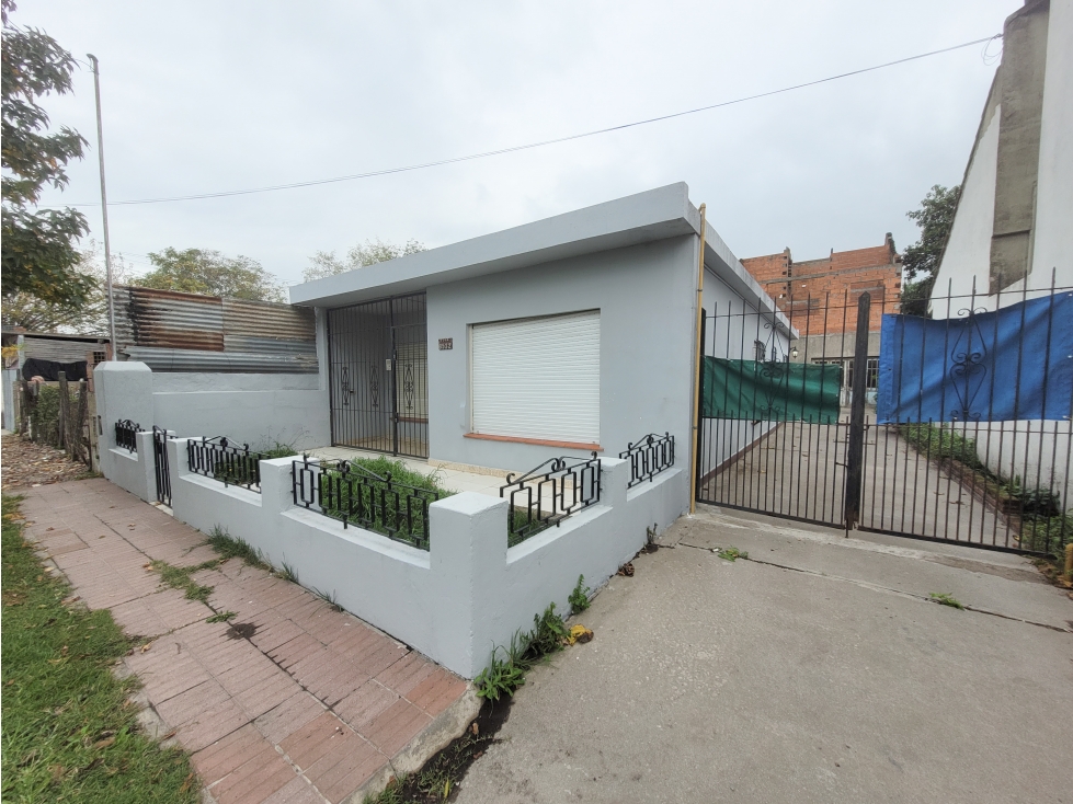 Casa 4 amb. + Losa + entrada p/ autos- Ap. crédito -Puan y G. Guerrico - 2