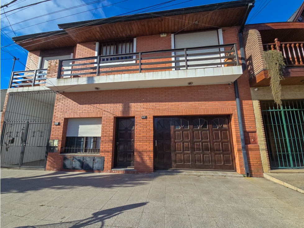 Chalet 3 amb. (P.A) con garage y playroom - Los Platanos y Ayolas - 1