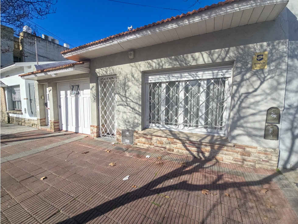 Casa 3 amb. con garage y patio - 14 de Julio y Avellaneda - 2