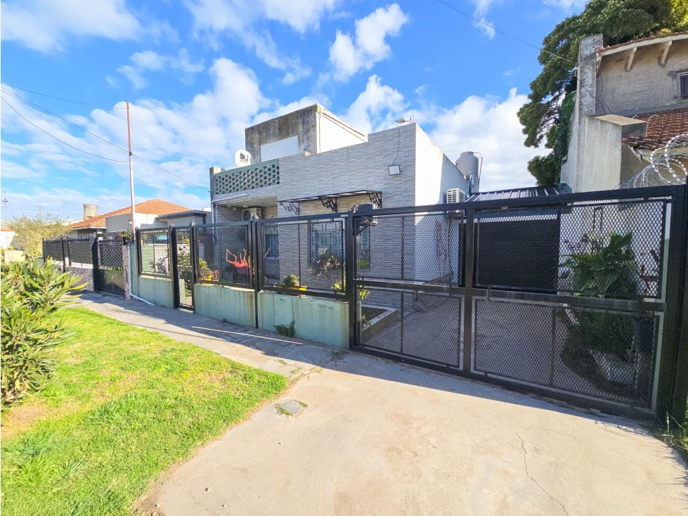 Casa 3 amb. con quincho, garage y parque - Faro Norte