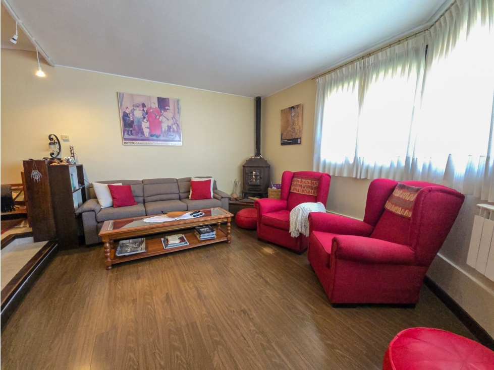 Chalet 5 amb. con garage y patio - Pringles y Arenales - 2