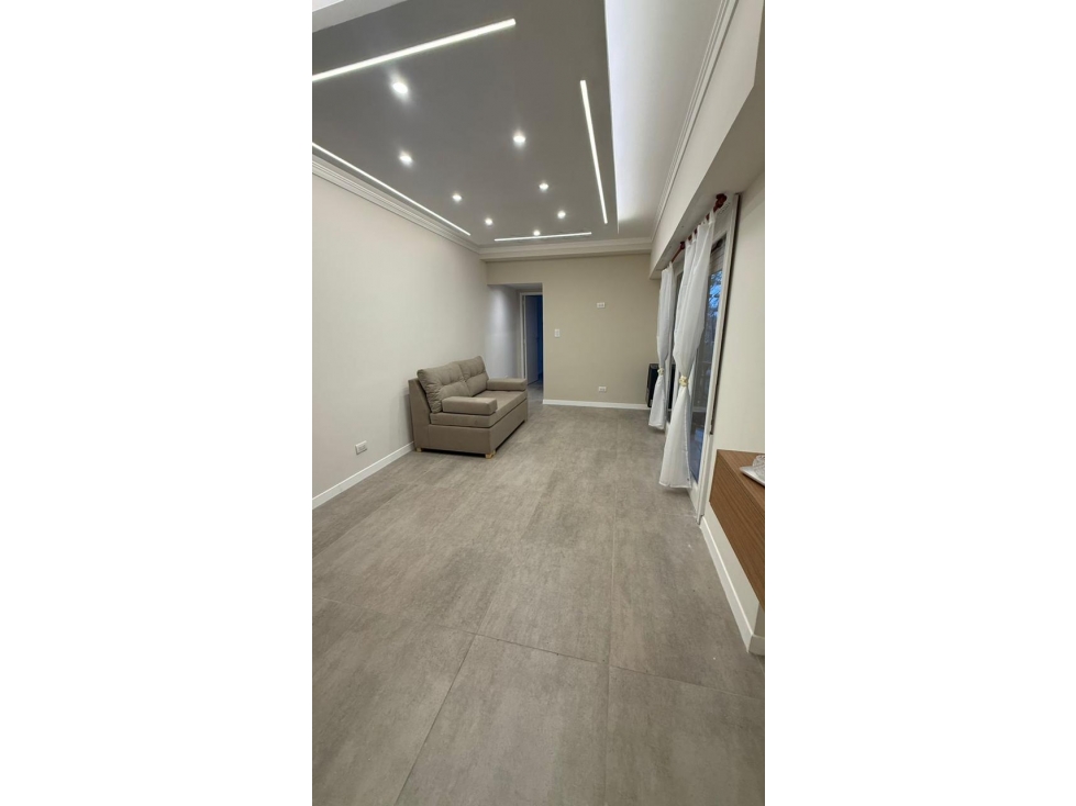 Departamento 2 amb. c/balcón saliente- Corrientes y Gascón