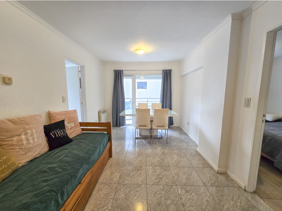 Departamento 2 amb. con balcón y cochera - 3 de Febrero y San Luis