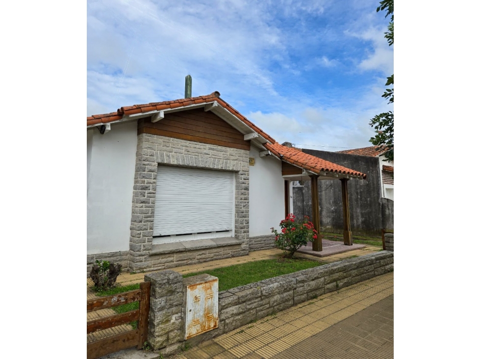 Chalet 4 amb. con garaje y patio - N. Ezeyza y B. Mitre, Cnel. Vidal - 2