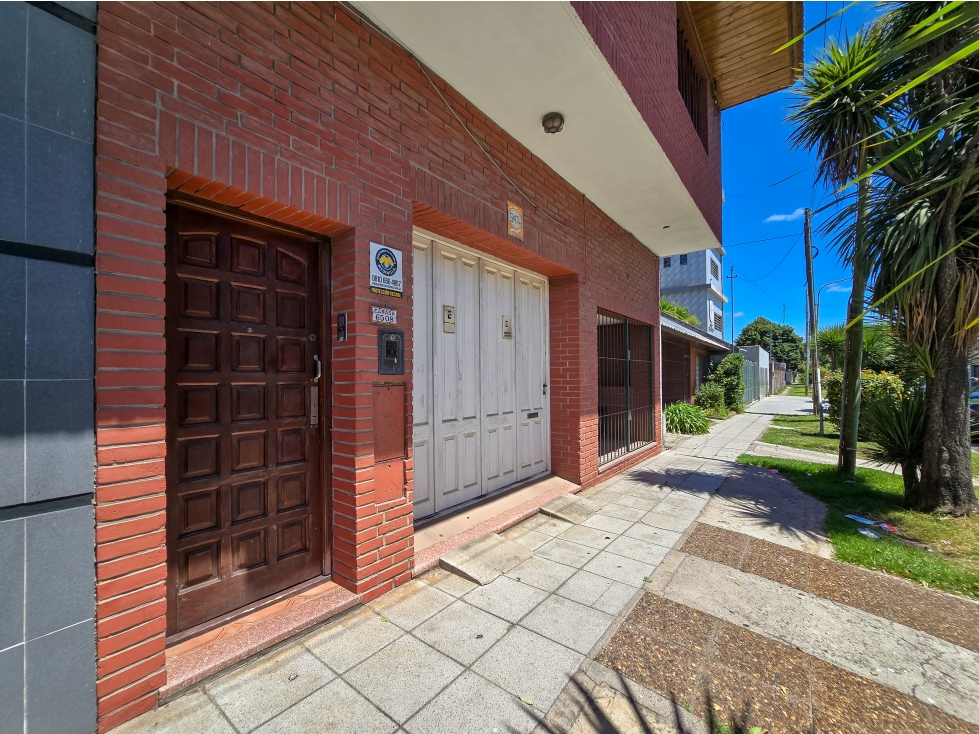 Chalet 4 amb. quincho, garage+ Local/Depto - Carasa y Av. J. P. Ramos — foto 3