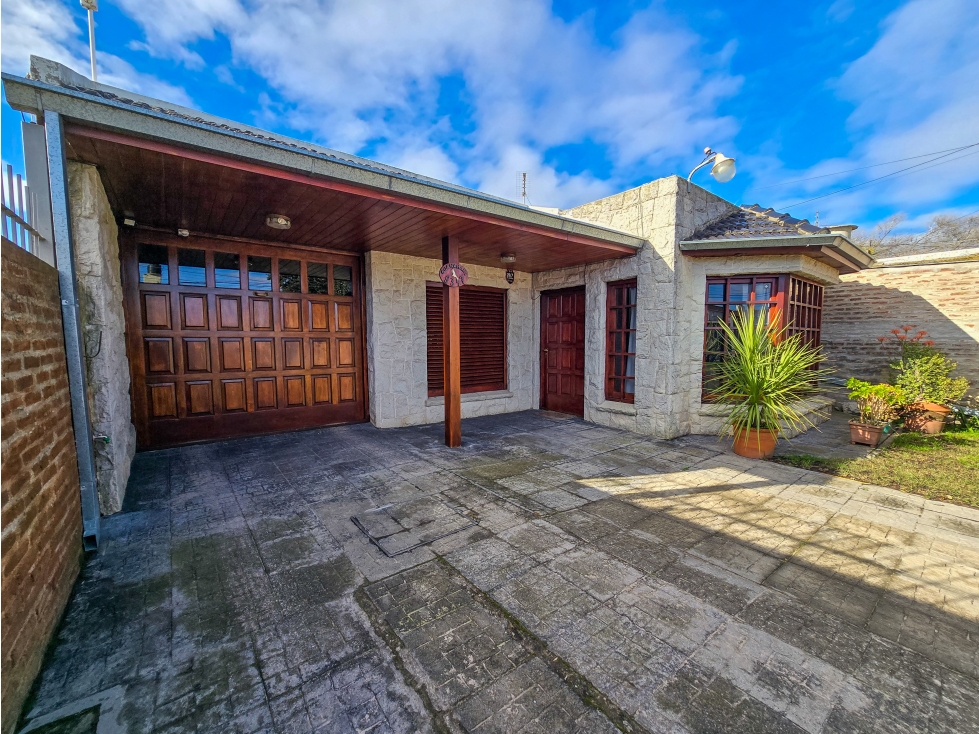 Chalet 4 amb. garage, parque- Ap. crédito - Guanahani y Int. Vignolo - 1