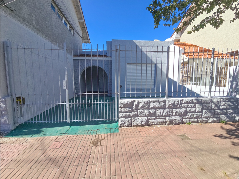 Chalet PH frente 3 amb. c/patio y e/ de auto - 12 de Octubre y Galicia — foto 2