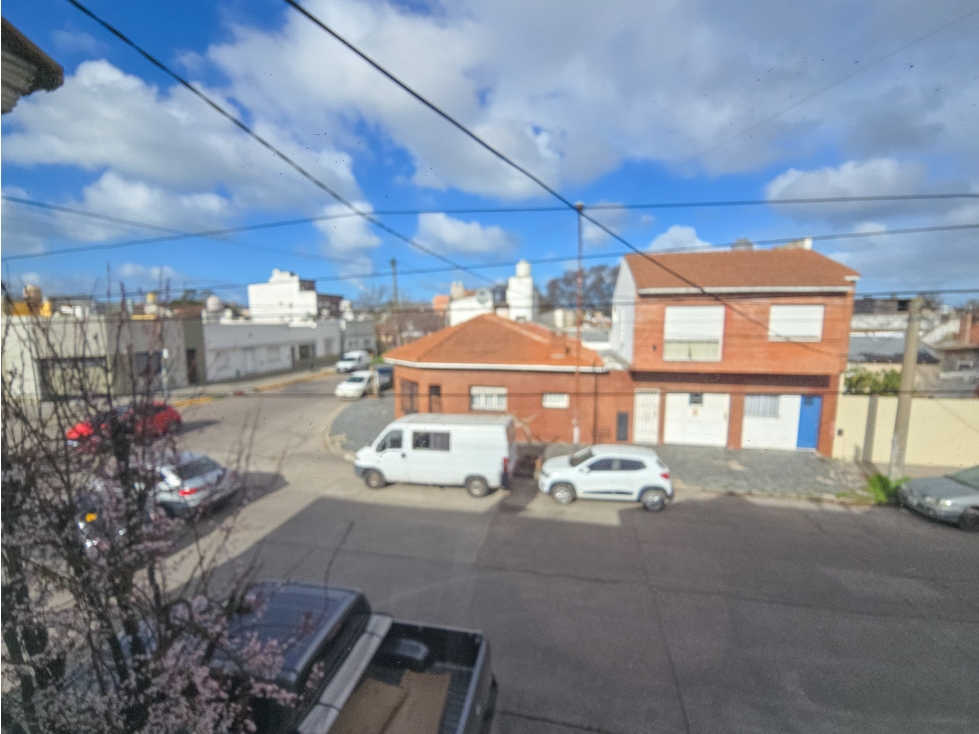 Departamento 2 amb. con patio (1° piso por esc.) - Funes y Avellaneda - 2