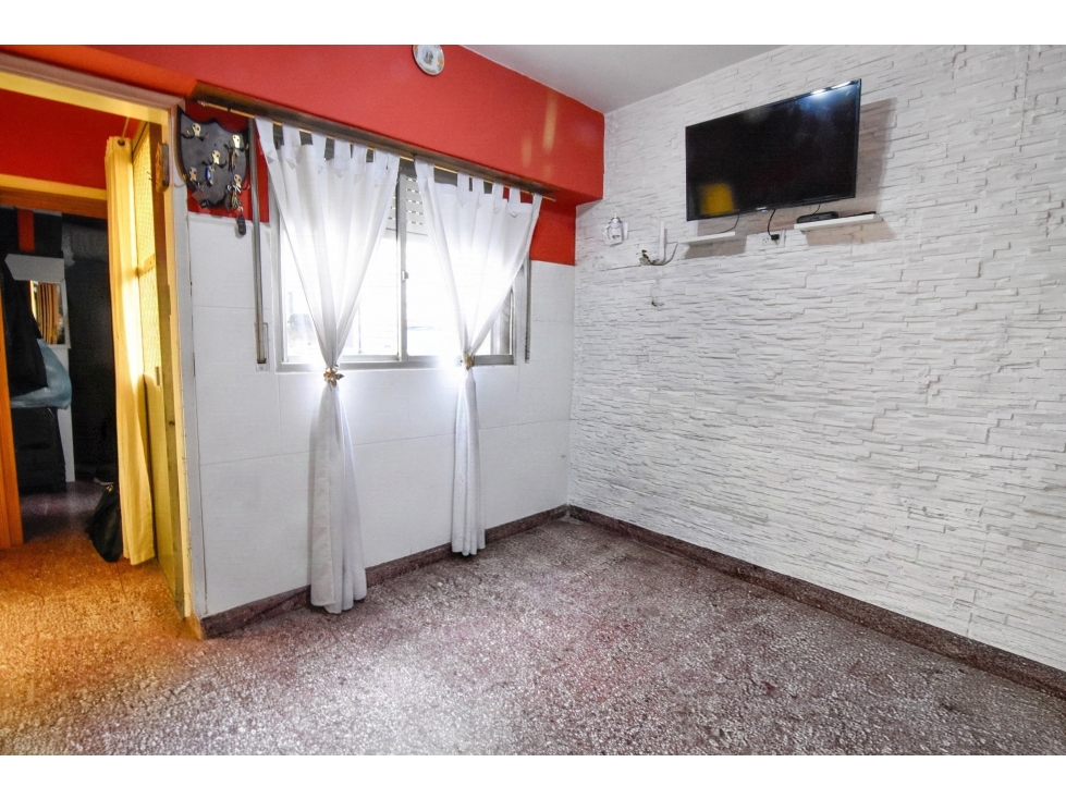 PH 2 amb. con patio - Santiago del Estero y Larrea - 1
