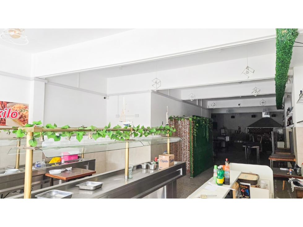 Local en dos plantas de 359m2 + - Av. P. Luro y España — foto 3