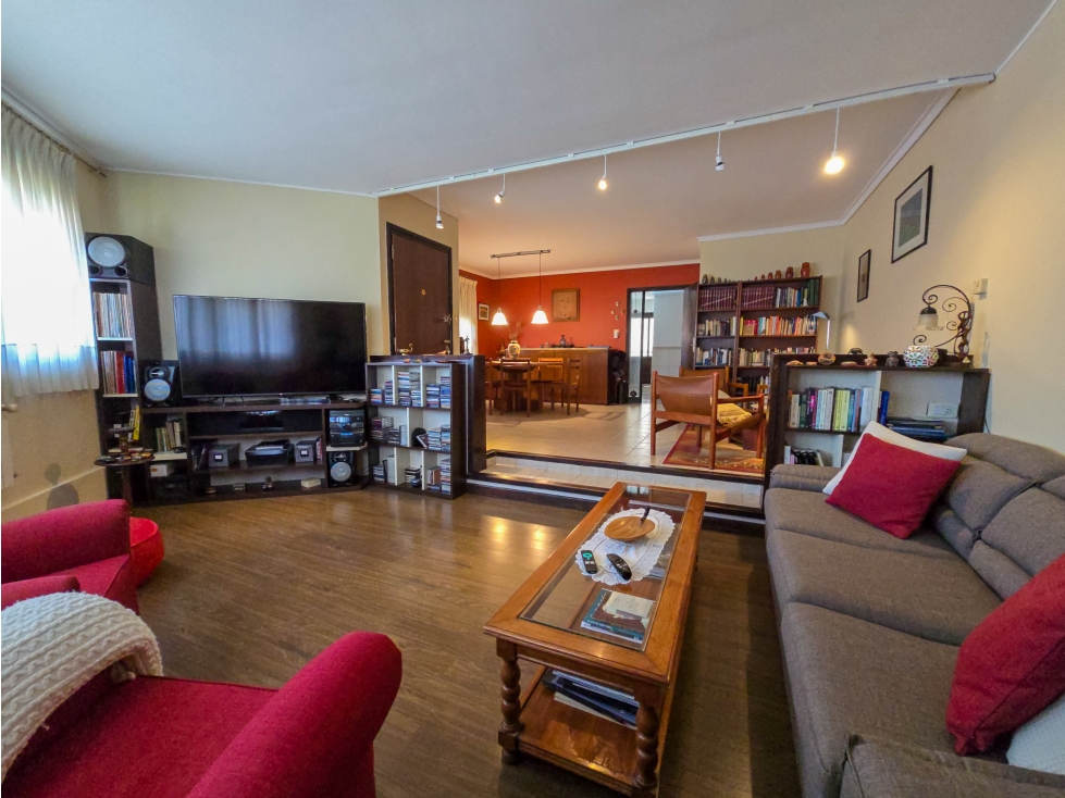 Chalet 5 amb. con garage y patio - Pringles y Arenales - 4
