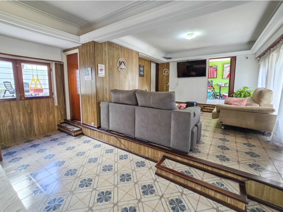Chalet 5 amb. c/garage, quincho, patio y terraza - Colinas de P. Ramos — foto 5