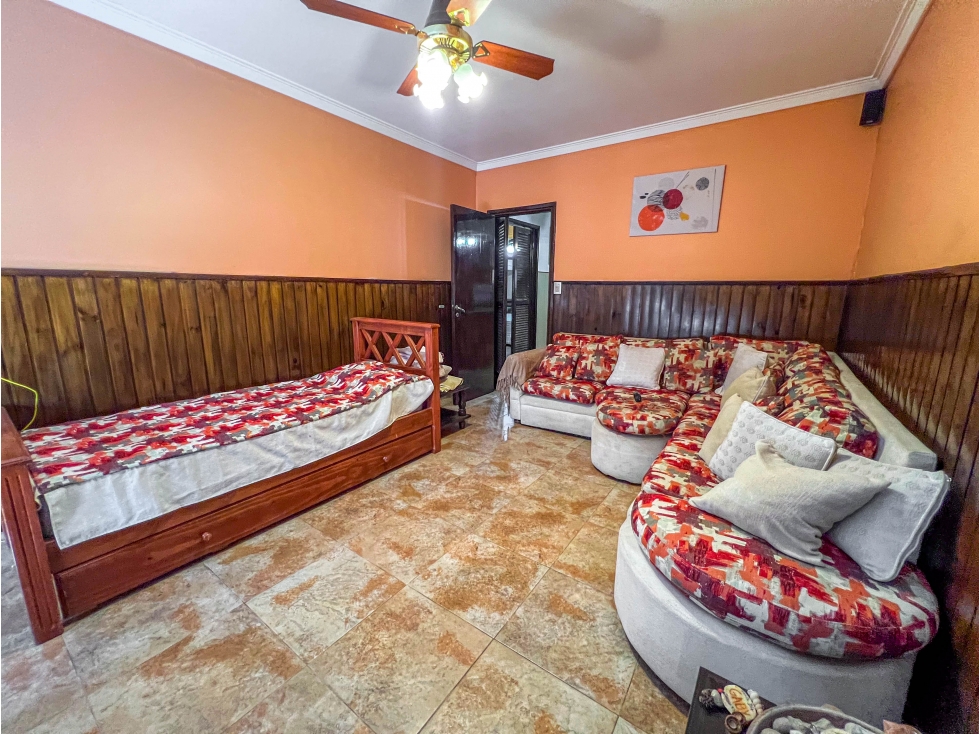 Casa 4 ambientes - Apto cred- Hernandarias y Vignolo. NUEVO VALOR ! — foto 3