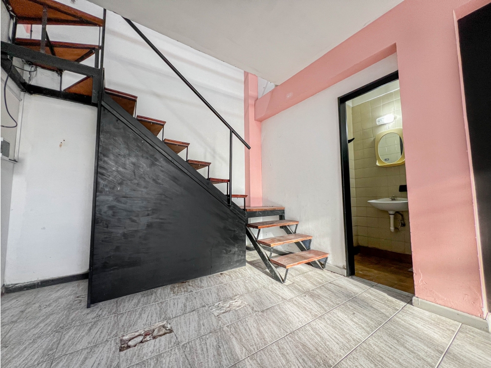 Local + espacio para auto descubierto- Salta y Rivadavia — foto 3