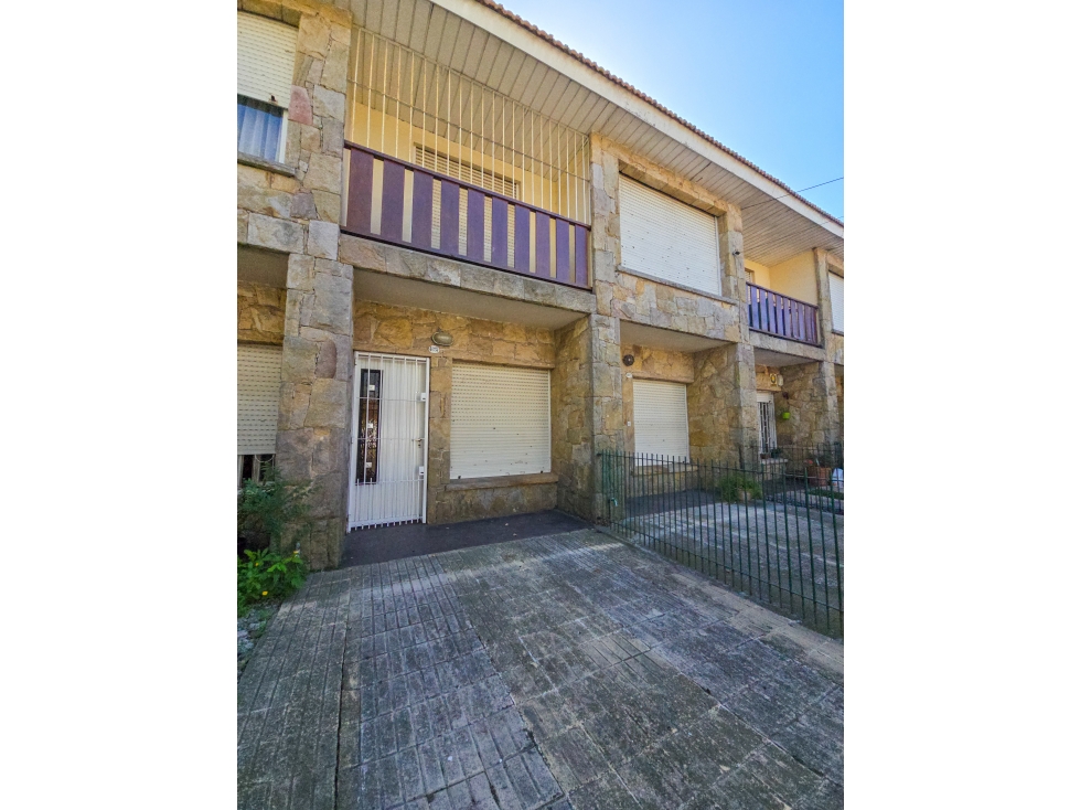 Dúplex 4 amb. con patio y e/ para vehículo - French y Funes