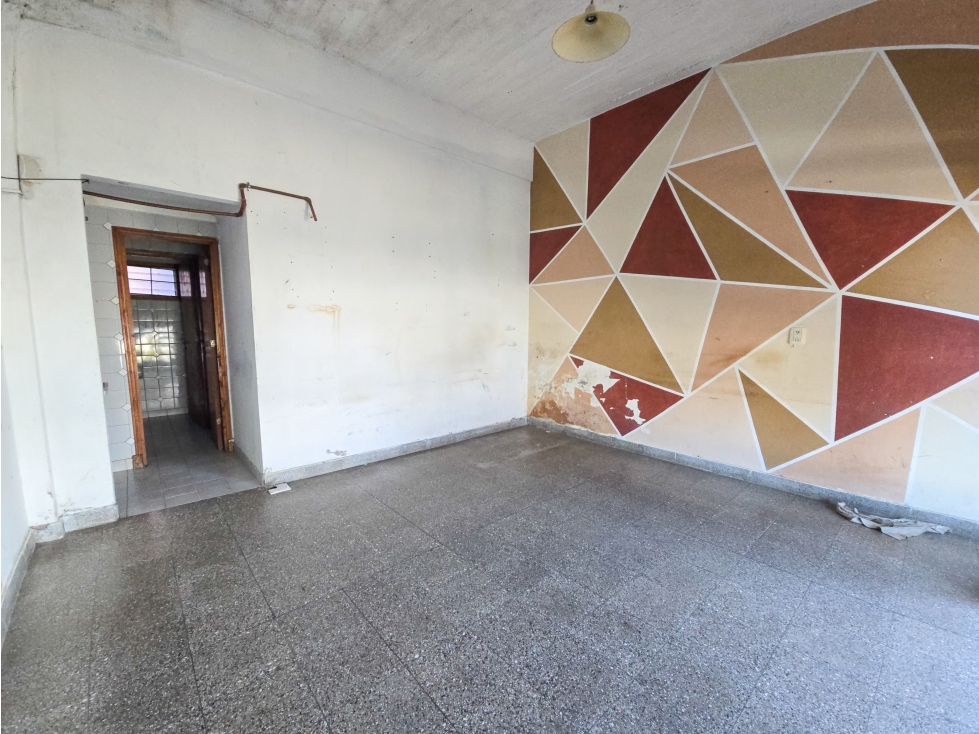 Local de 20m2 - Ayolas y Av. Polonia - 3