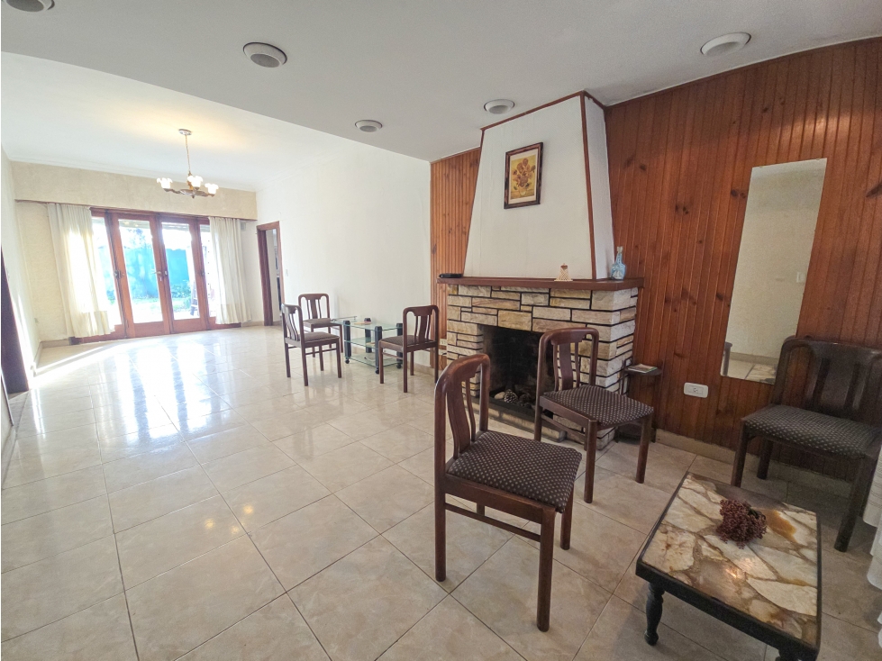 Chalet 3 amb. parque, garage + Depto. 2 amb. - Sarmiento y Pringles - 3